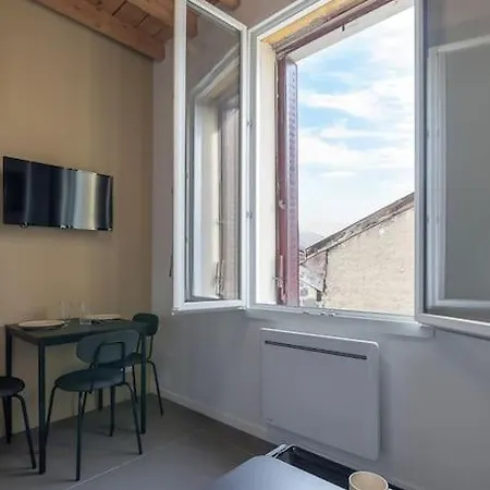 Cabana & Studio Duplex Parilly - Metro 5 Minutes Apartmán *