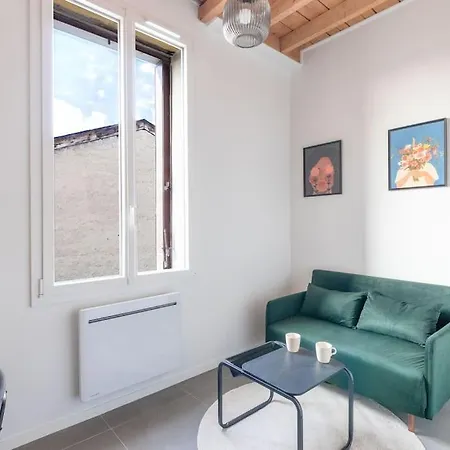 Cabana & Studio Duplex Parilly - Metro 5 Minutes Apartmán
